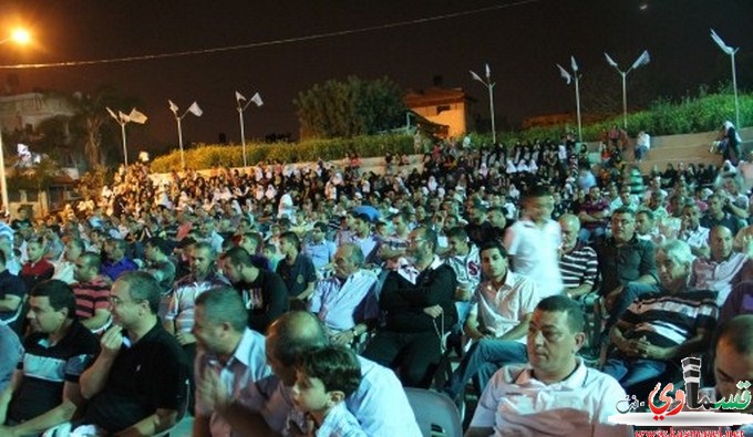 جموع الحضور في ميدان صلاح الدين  لبيك يا رسول الله 
